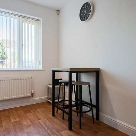 Parking - Spacious - Smart Tv - Self Checkin - Garden - King Derby Esterno foto