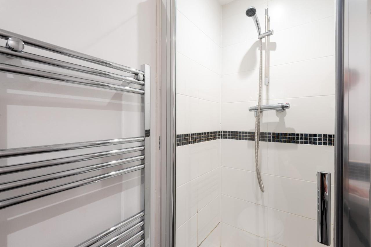 Parking - Spacious - Smart Tv - Self Checkin - Garden - King Derby Esterno foto
