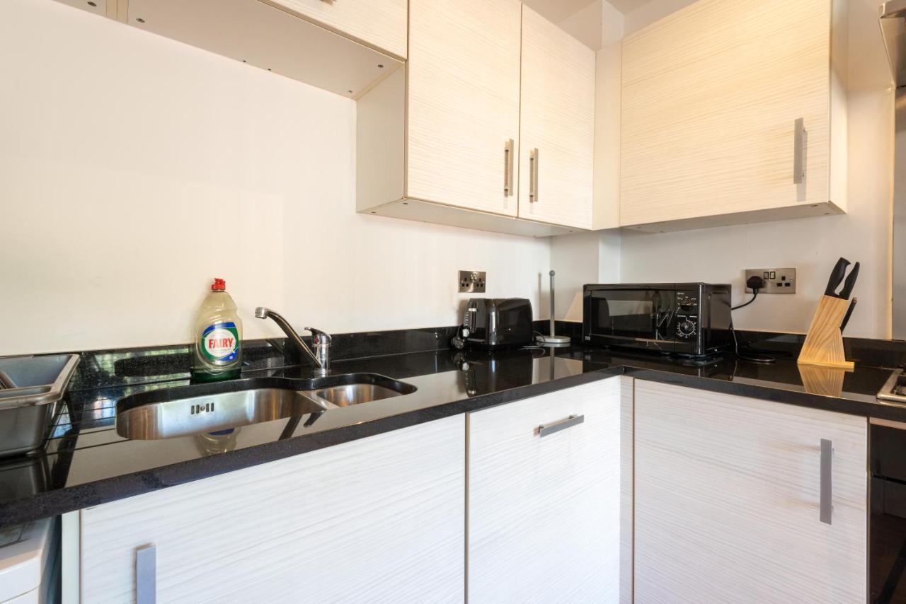 Parking - Spacious - Smart Tv - Self Checkin - Garden - King Derby Esterno foto